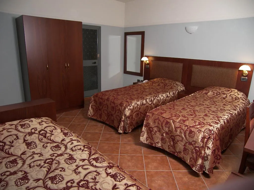 Hotel Elysee Tirana 4*,