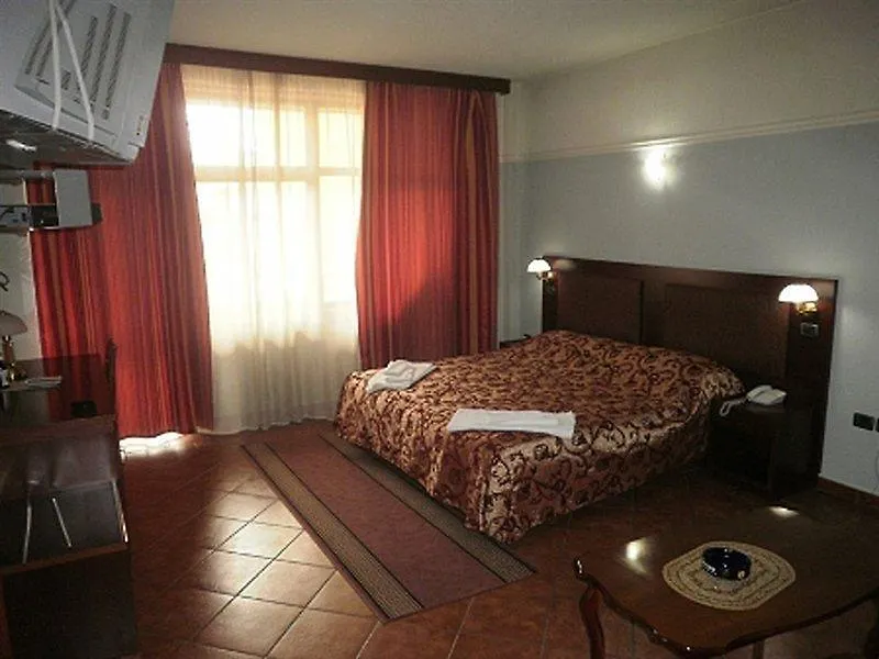 Hotel Elysee Tirana 4*,